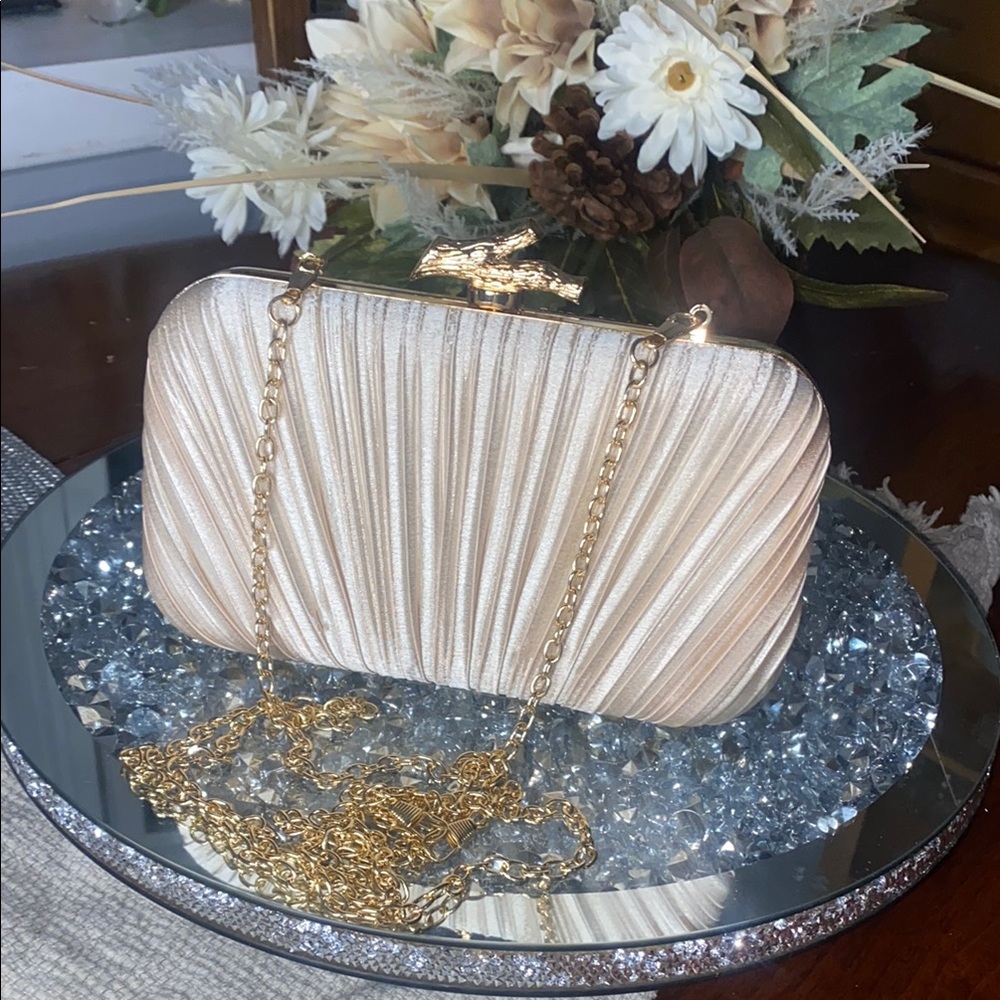 Chic Gold Evening Clutch with Chain